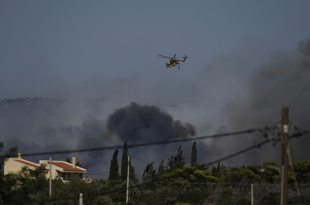 Grčka i dalje u plamenu: Devet aviona i helikoptera se bore protiv stihije