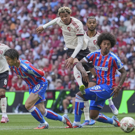 Palas šokirao Liverpul i ukrao mu prvi trofej u sezoni VIDEO