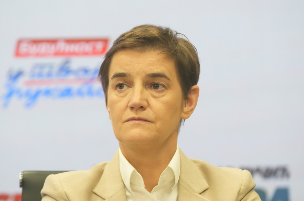 Brnabić: "Bezidejni zgubidani se ponovo okupili ispred prostorija SNS-a; Pobediće nikad"