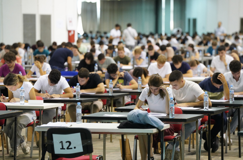 Raspisan konkurs za dodelu učeničkih i studentskih stipendiјa i kredita
