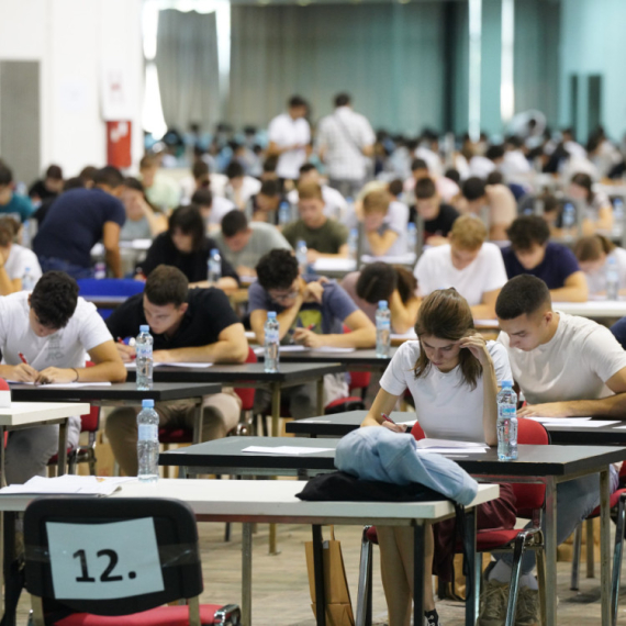 Raspisan konkurs za dodelu učeničkih i studentskih stipendiјa i kredita