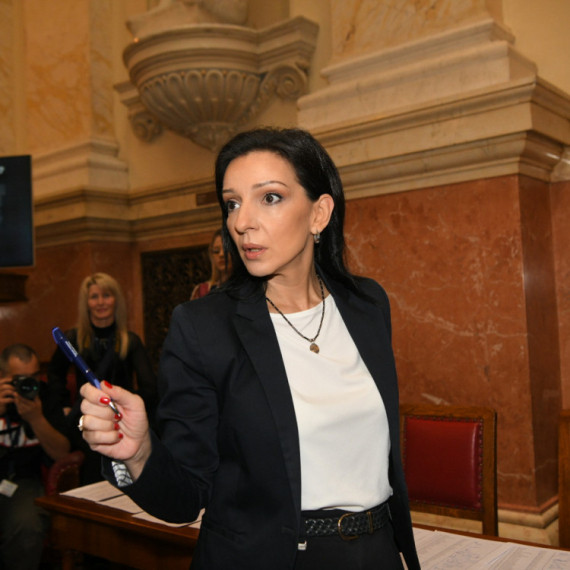 Opozicija u slobodnom padu, a dno se još ne nazire