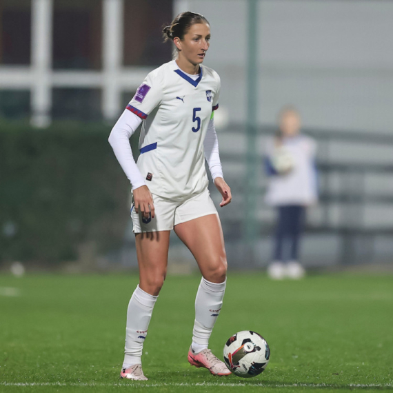 Fudbal je za sve, fudbal je za devojčice – Fondacija Mozzart otvara teren posvećen Violeti Slović