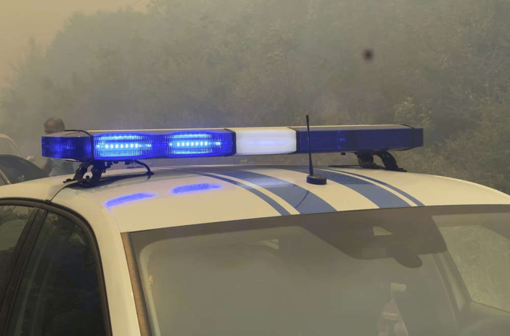 Veliki požar kod Užica: Zastrašujući plamen se brzo širi, dim prekrio selo