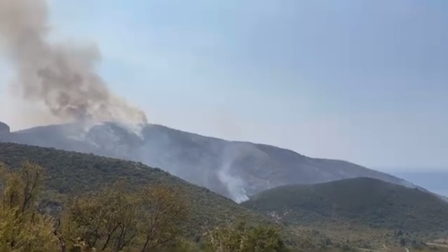Požari u Crnoj Gori: Jak vetar otežava gašenje vatre