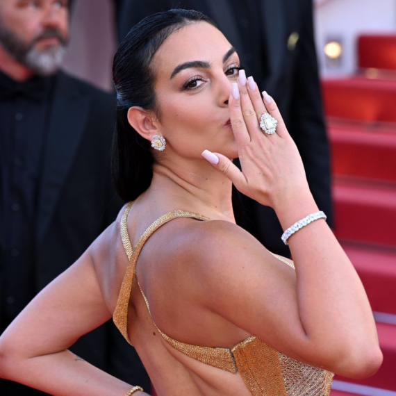 Prsten "šljašti" na njenoj ruci: Ronaldo dao čitavo bogatstvo za ženu koju voli FOTO