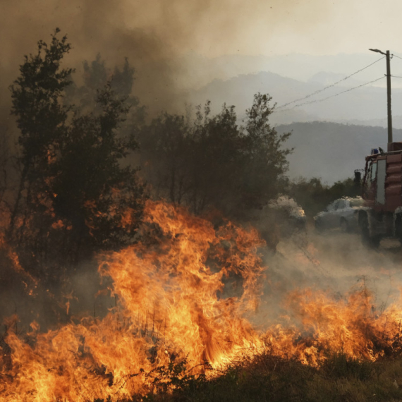 Alarmantno u Crnoj Gori: Stanje se pogoršalo; Helikopteri spašavaju opkoljene vatrogasce