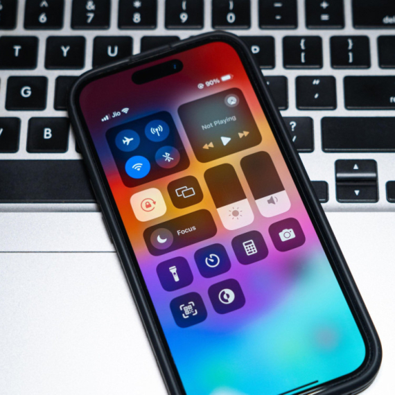 Pun pogodak: Ovo je nova boja za iPhone 18 Pro! FOTO