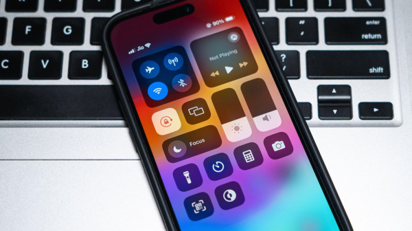 Pun pogodak: Ovo je nova boja za iPhone 18 Pro! FOTO