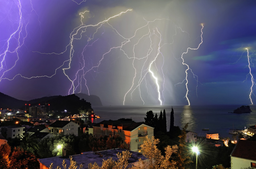 Stravično nevreme pogodilo Italiju i izazvalo poplave: Zabeleženo 109.000 udara groma za 12 sati VIDEO