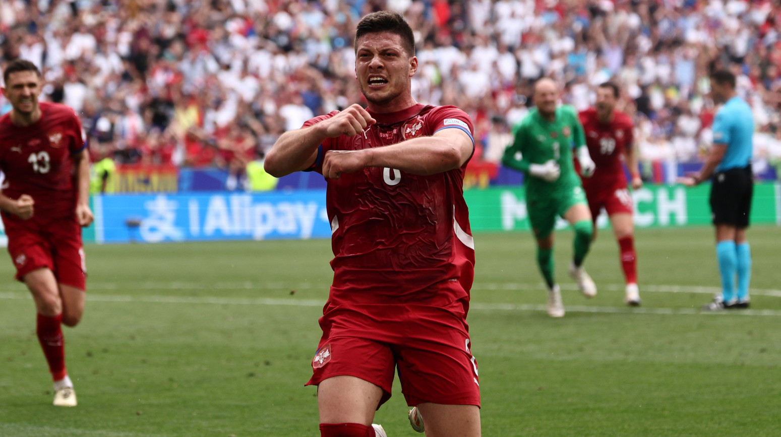 Forma je prolaza, klasa je večna – Jović na debiju bacio Atinjane u trans! VIDEO