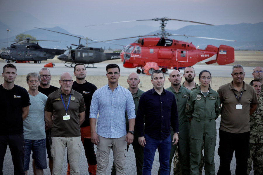 Ovo su heroji koji iz vazduha gase požare u Crnoj Gori FOTO