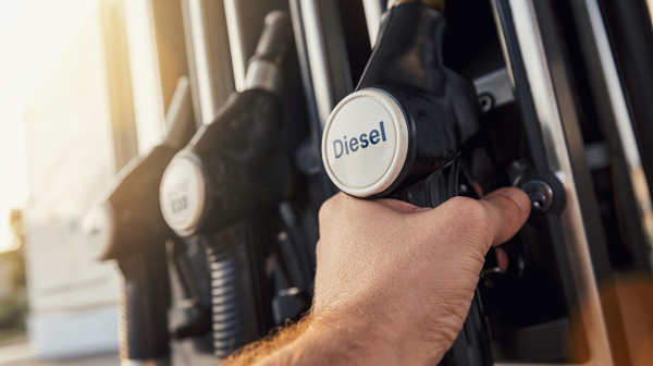 Zašto dizel poskupljuje brže od benzina?