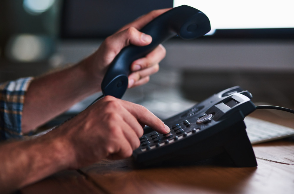 Smanjen broj korisnika mobilnih i fiksnih telefona, povećan SMS saobraćaj