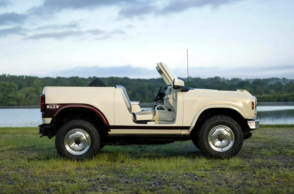 Retro, retro, retro! Novi Ford Bronco bez krova i vrata, spreman da pokori sve puteve FOTO