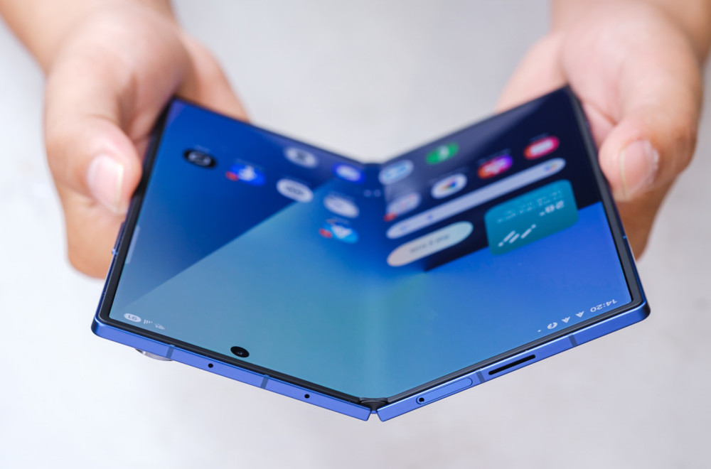 Samsung za sledeću godinu sprema sklopivi telefon sa širokim ekranom