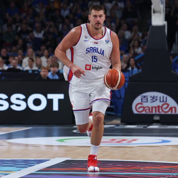 Jokić dominira, a gazda Denvera gleda iz prvog reda VIDEO