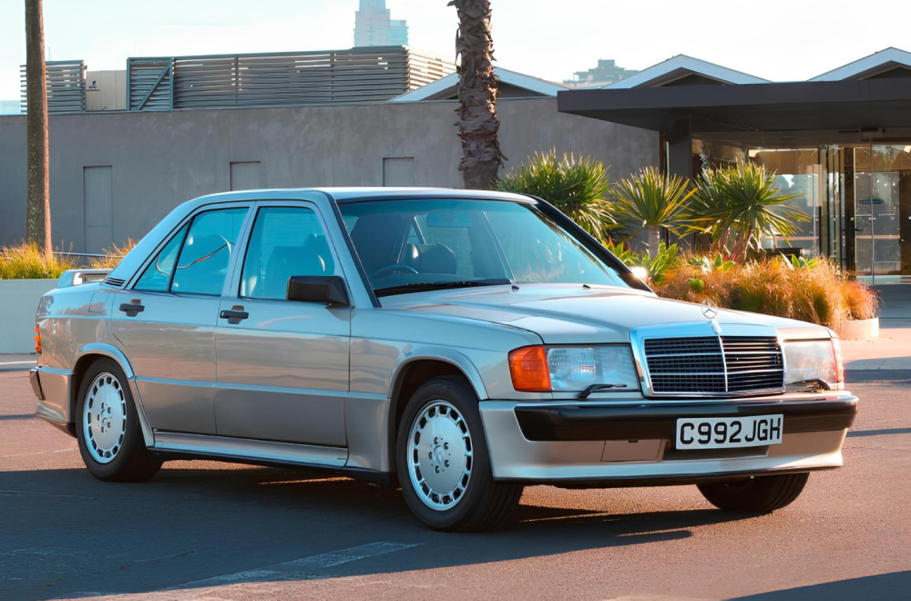 Automobil koji je lansirao legendu: Senin Mercedes ide na aukciju FOTO