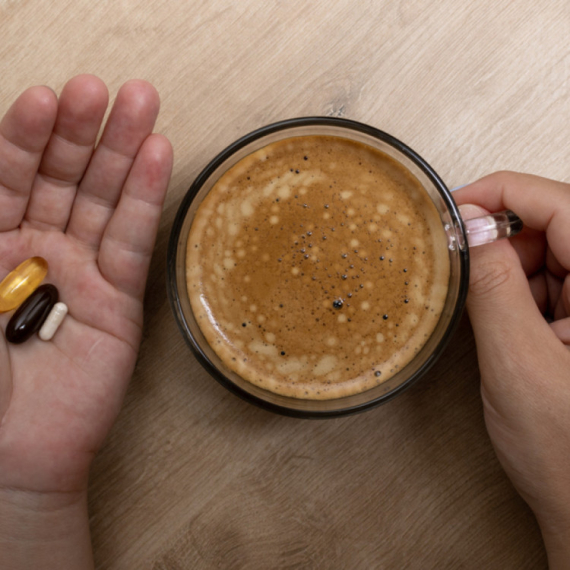 Stručnjaci upozorili: Mešanje kafe i antibiotika je loša ideja FOTO