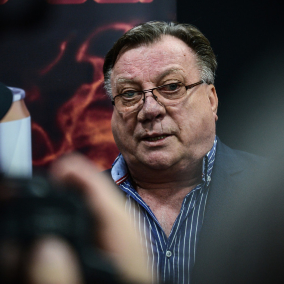 Halid Bešlić je započeo karijeru sa ovom pesmom: Mnogi je ne znaju