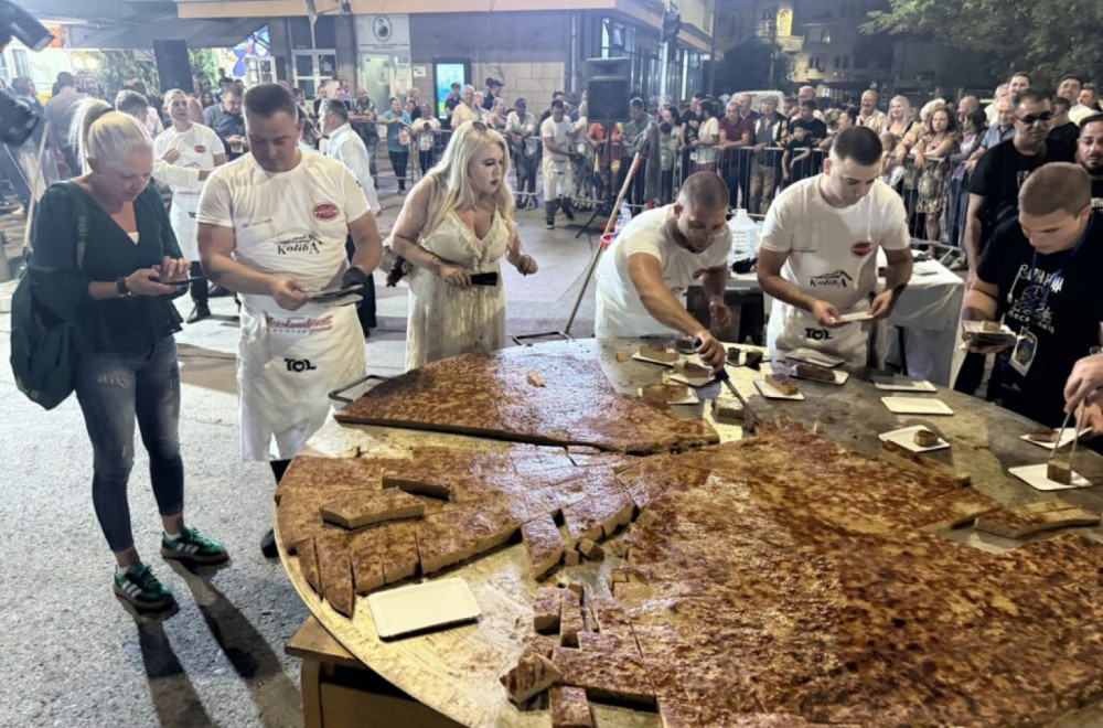 Pogledajte džinovsku leskovačku pljeskavicu! Teška je 90 kg – oborila svetski rekord FOTO