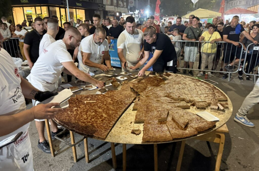 Pogledajte džinovsku leskovačku pljeskavicu! Teška je 90 kg – oborila svetski rekord FOTO