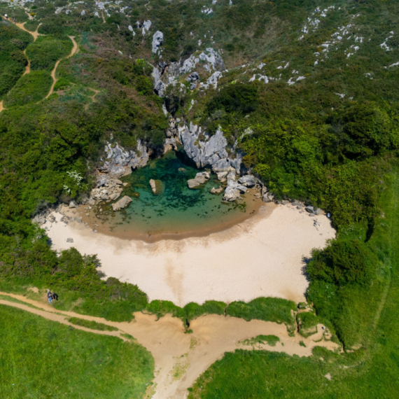 Da li ste čuli za "plažu bez mora"? Ovo je najneobičnija i najmanja plaža na svetu FOTO