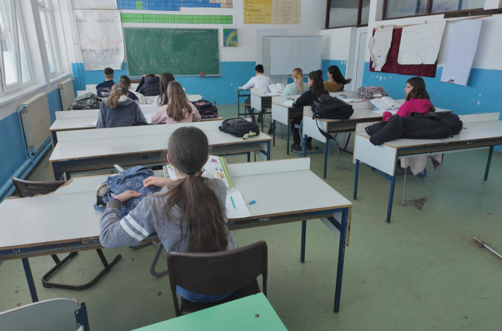 Ova opština uvek oduševi svoje mališane: Svim đacima prvacima i predškolcima podeljeni rančevi i pribor