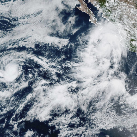 Meteorolozi na nogama: Idu dva uragana FOTO