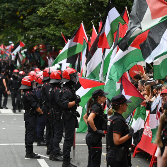 Haos u Bilbau – Propalestinci prekinuli Vueltu zbog Izraelaca VIDEO