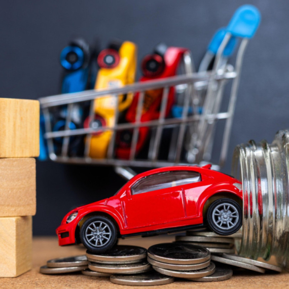 Konobarica kupila 10 automobila za 8 dana – nije sve kao što izgleda