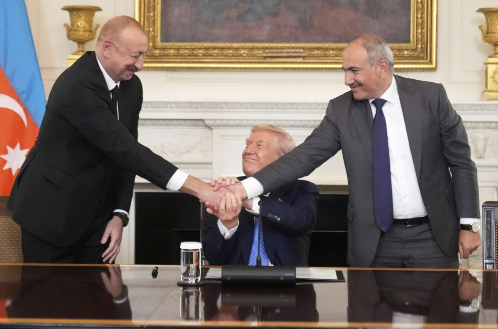 Jermenski premijer prvi put preleteo Azerbejdžan