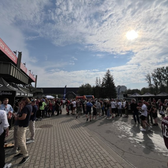 Letonska policija ne dozvoljava Srbima ulaz na stadion!