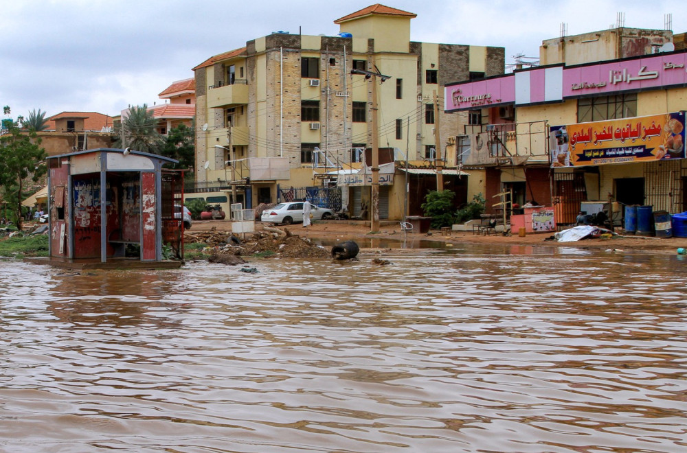 Scene uništenja i razaranja: Ljudi kopaju rukama da pronađu tela svojih rođaka; Oko 1.000 mrtvih FOTO/VIDEO