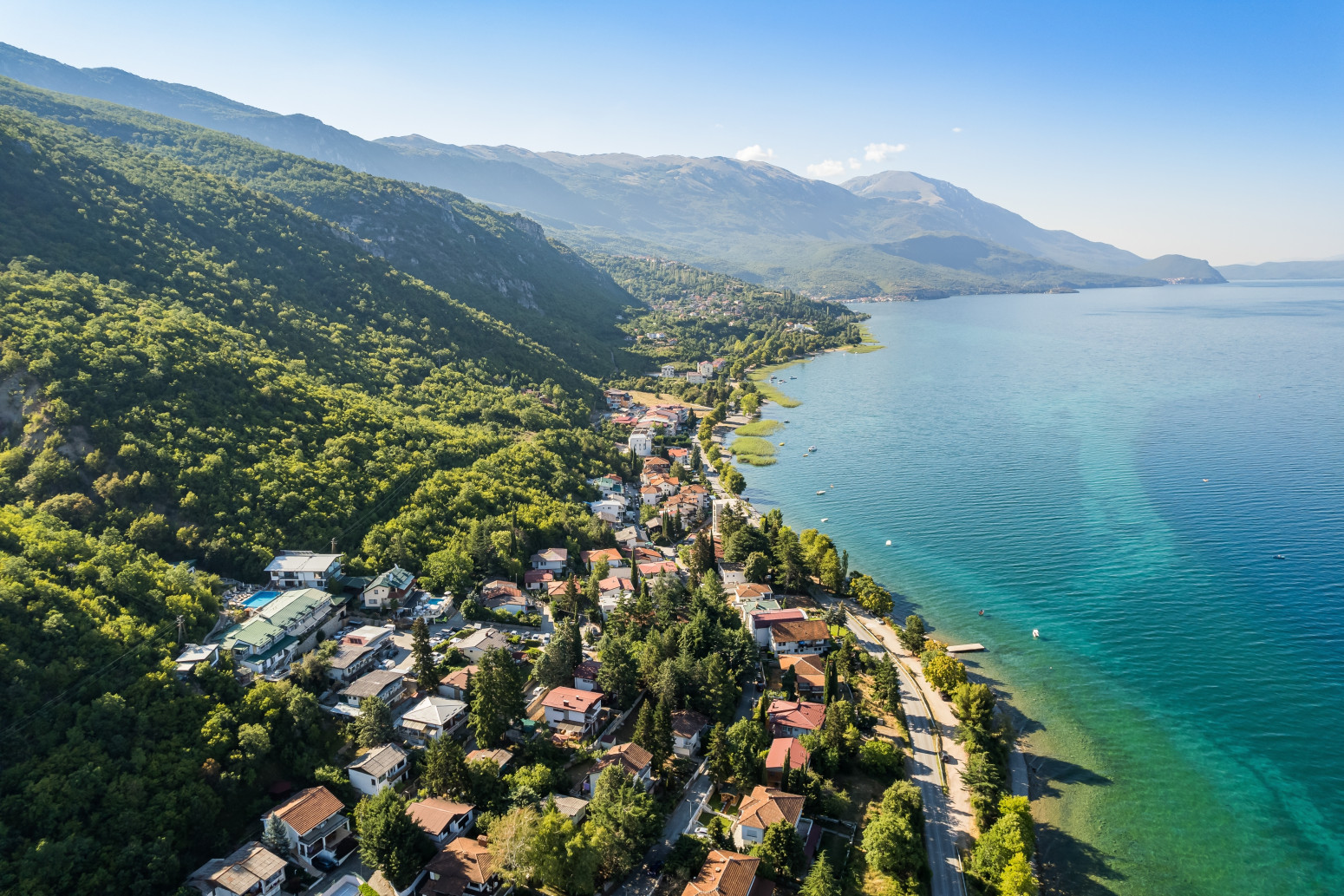 Srbi sve više letuju u Albaniji: Ležaljke besplatne, sok na aerodromu 3 evra, a smeštaj jeftin