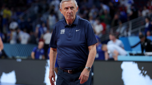 Moka Slavnić Pešiću: "Reci kriv sam, kakvi virusi"