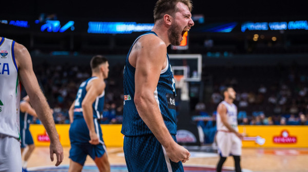MVP Luka na 40+, Slovenija preživela Italiju – za četvrtfinale; "Nekad se svađamo"; Poceko podneo ostavku!