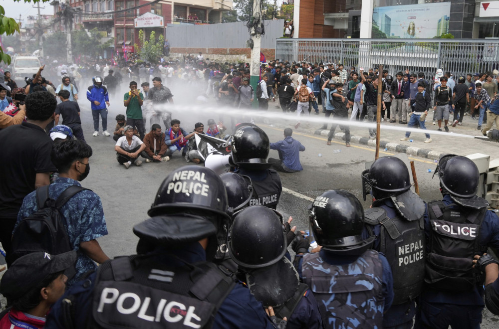 Izbili nasilni protesti u Nepalu; Ima mrtvih i povređenih VIDEO/FOTO