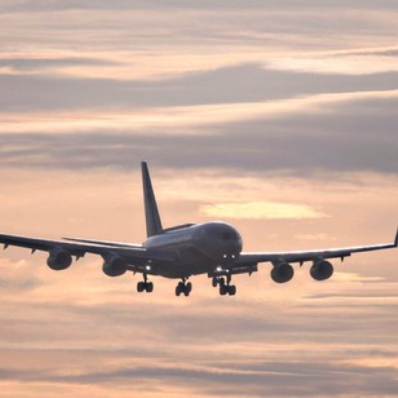 Avion iz Dohe sa 250 srpskih državljana sleteo u Beograd