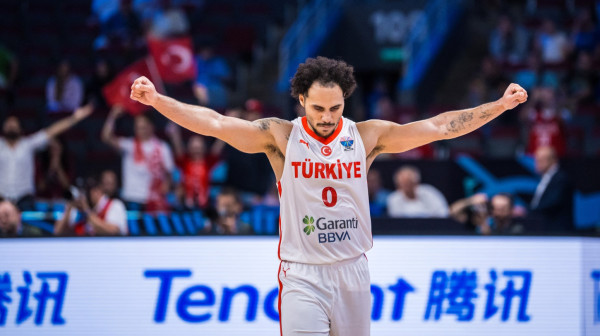 B92.sport na treningu Turaka: Larkin kao snajper – Šengun ume i nogom VIDEO