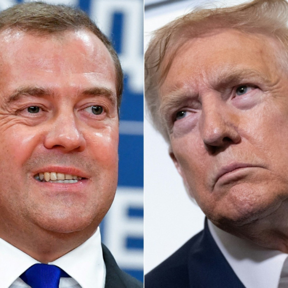 Medvedev bocnuo Trampa: "Požuri, inače... nema više zvezdica na zastavi"
