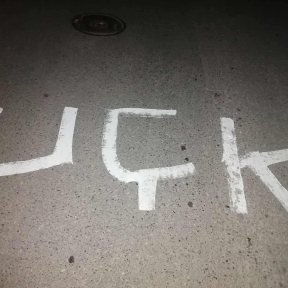 Kancelarija za KiM: "Grafiti UČK su nova pretnja i provokacija na račun Srba"