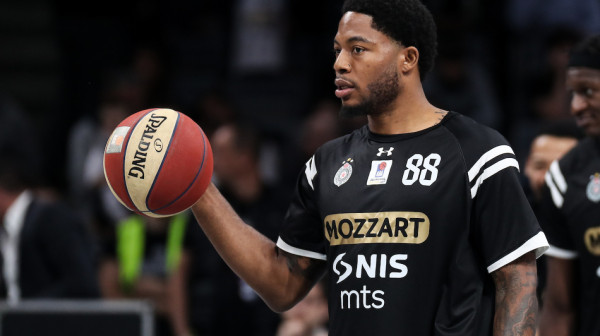 Tajrik Džons u Olimpijakosu? Oglasio se i Barcokas