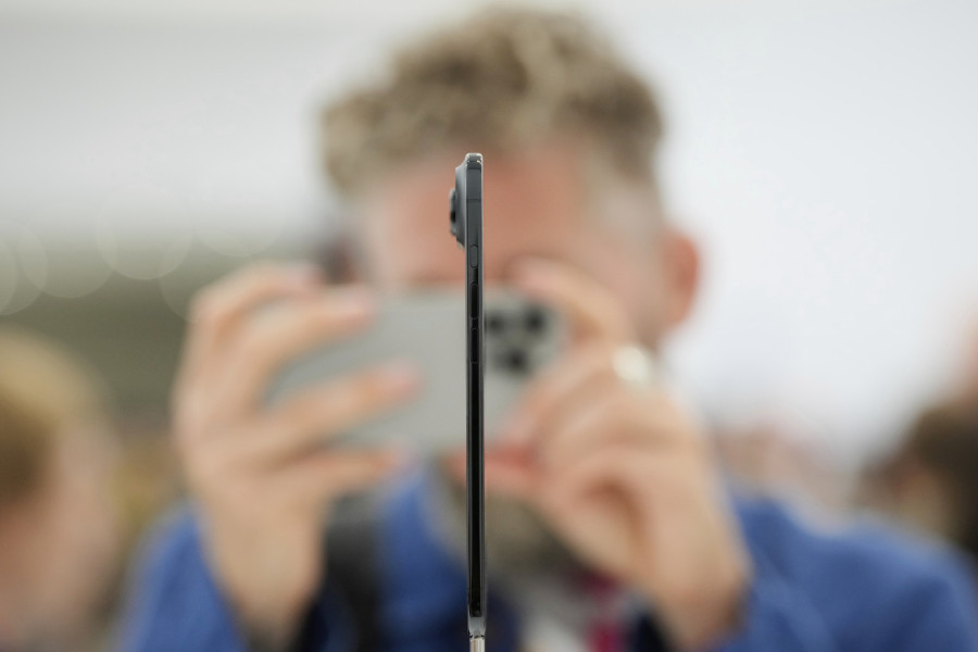 iPhone Air test izdržljivosti: Savijan, greban, sve je izdržao VIDEO