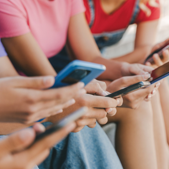Odluka je pala: Uvedeno ograničenje od dva sata dnevno za korišćenje mobilnih telefona