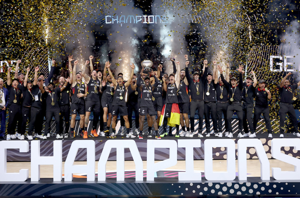 Germany "conquered" Europe; Bonga dominated, Schröder interrupted the coach - the show at the media conference
