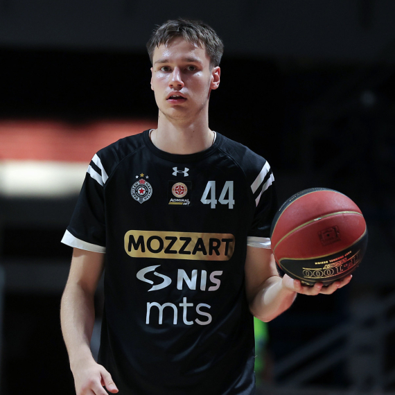 Danilović potpisao profesionalan ugovor sa Partizanom