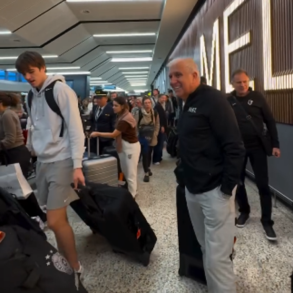 Partizan stigao u Australiju – "grobari" priredili doček VIDEO