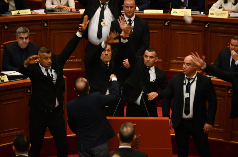 U Albaniji bot ministarka održala govor, deo poslanika joj zviždao