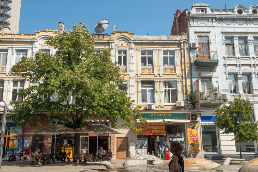 Burgas – čipka boje šampanjca